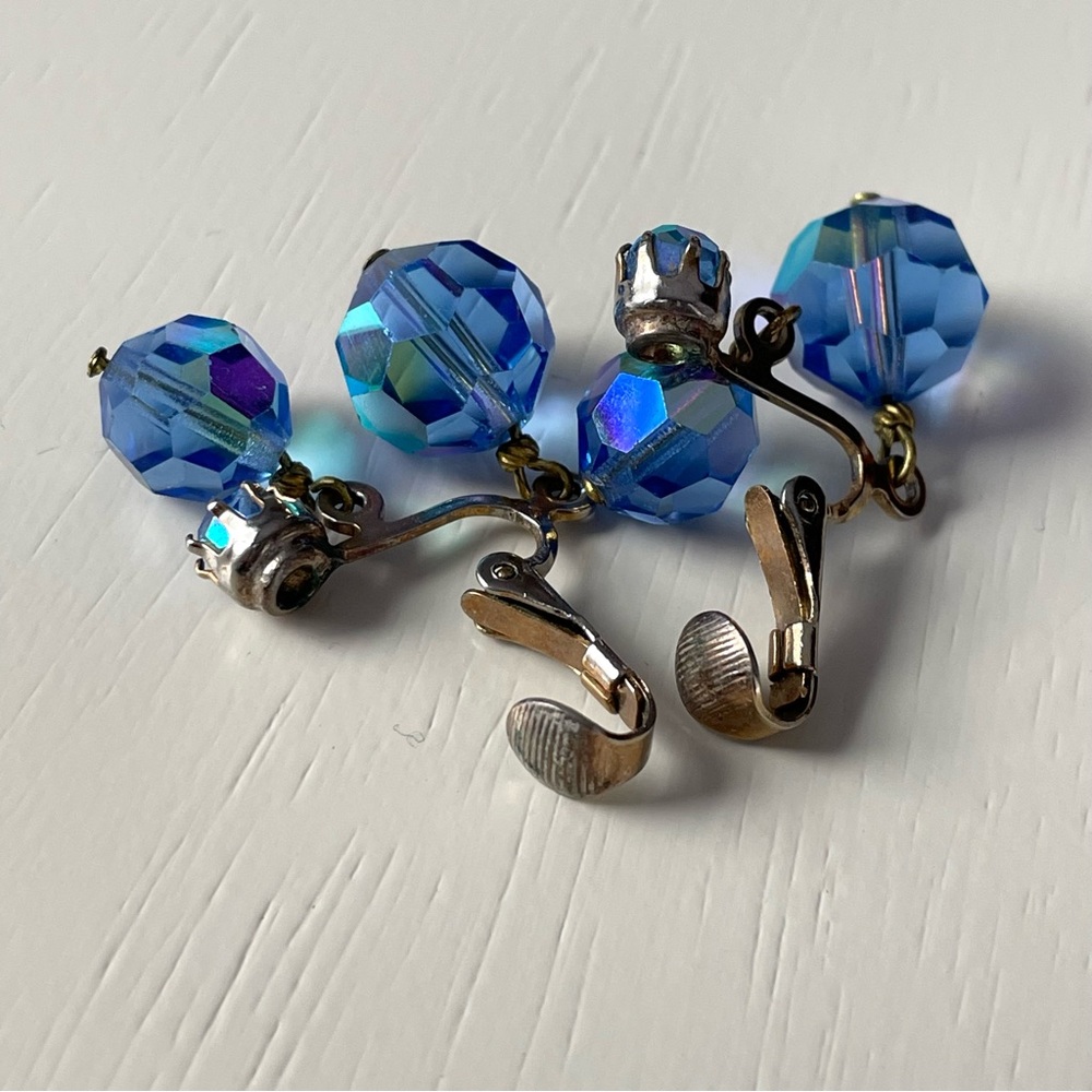 π¨π¨FINAL SALE!!π¨π¨Vintage silvertone blue AB Aurora Borealis crystal clip earrings - Picture 12 of 15